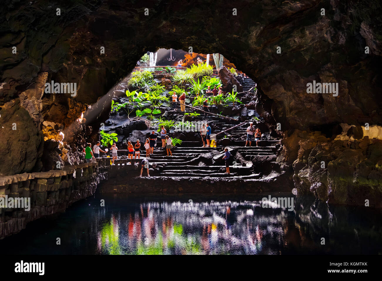 Natürliche See mit klaren und transparenten Wasser. Jameos del Agua. Kunst, Kultur und Tourismus Center erstellt von César Manrique. Haria. Insel Lanzarote. Cana Stockfoto