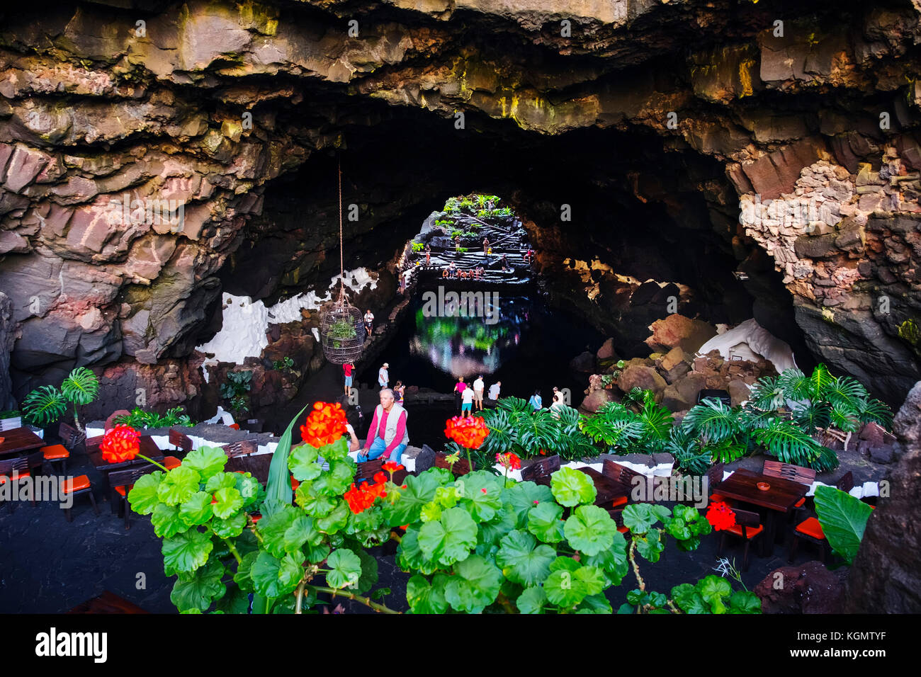 Natürliche See mit klaren und transparenten Wasser. Jameos del Agua. Kunst, Kultur und Tourismus Center erstellt von César Manrique. Haria. Insel Lanzarote. Cana Stockfoto