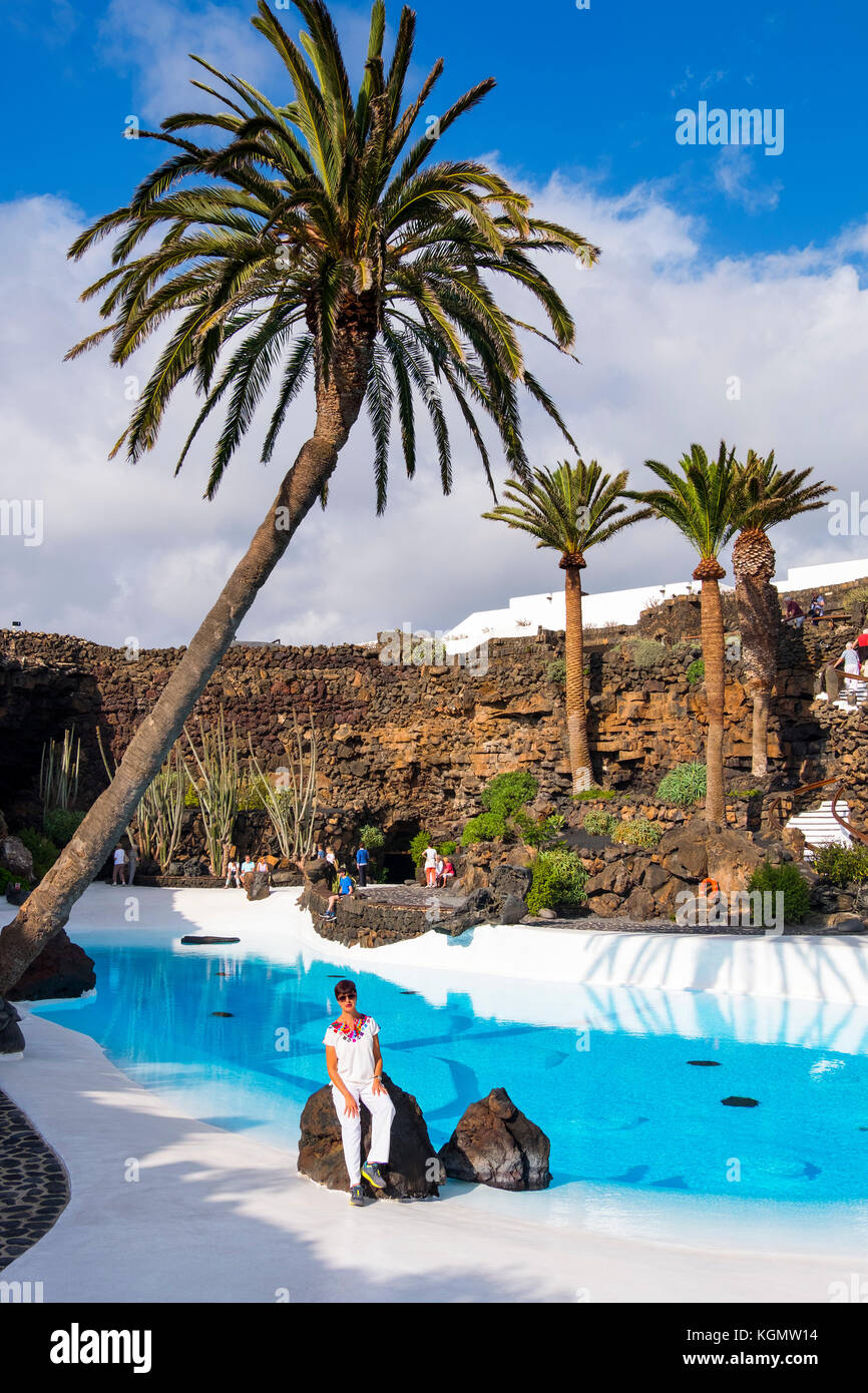 Garten und Pool. Jameos del Agua. Kunst, Kultur und Tourismus Zentrum von César Manrique. Haria. Lanzarote Island. Kanarische Inseln Spanien. Europa Stockfoto