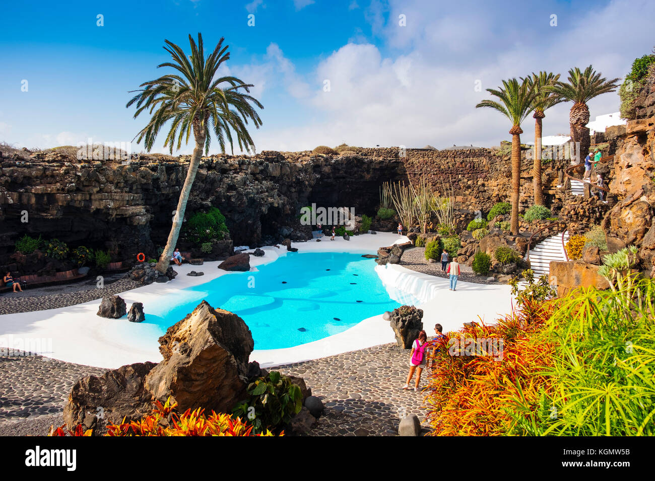 Garten und Pool. Jameos del Agua. Kunst, Kultur und Tourismus Zentrum von César Manrique. Haria. Lanzarote Island. Kanarische Inseln Spanien. Europa Stockfoto