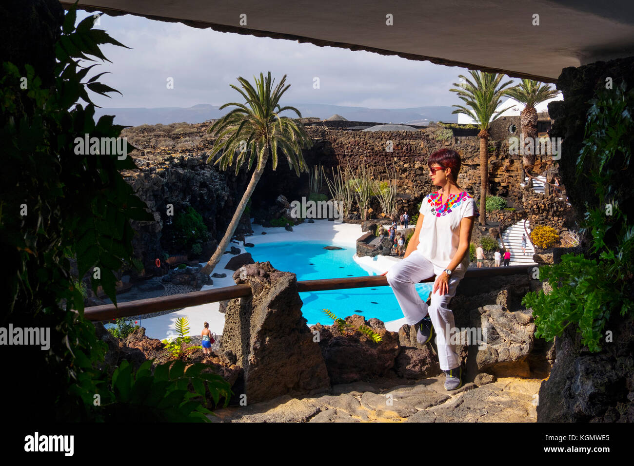 Garten und Pool. Jameos del Agua. Kunst, Kultur und Tourismus Zentrum von César Manrique. Haria. Lanzarote Island. Kanarische Inseln Spanien. Europa Stockfoto