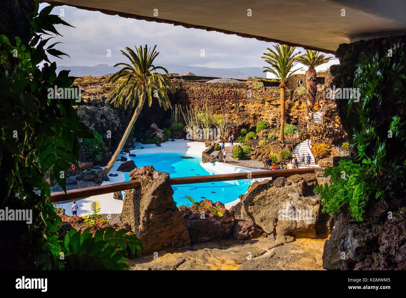 Garten und Pool. Jameos del Agua. Kunst, Kultur und Tourismus Zentrum von César Manrique. Haria. Lanzarote Island. Kanarische Inseln Spanien. Europa Stockfoto