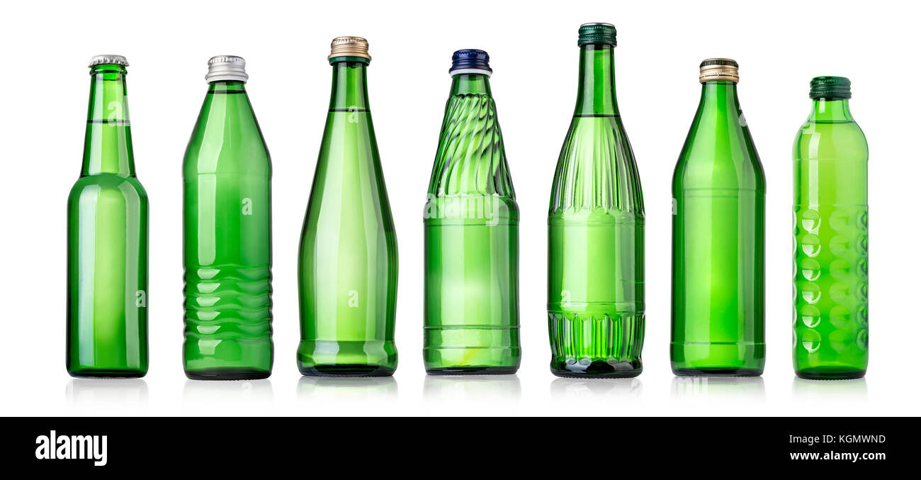 Set aus grünem Glas Flaschen Sodawasser. auf weißem Hintergrund Stockfoto