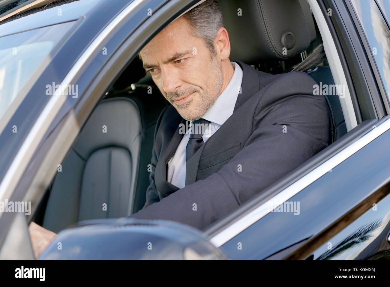 Private Fahrer im Auto warten auf Client Stockfoto