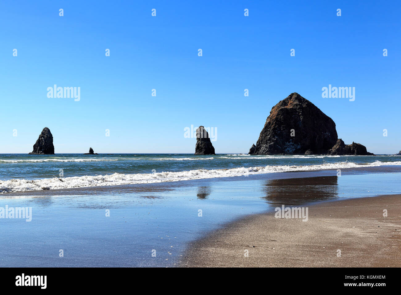 Haystack Rock bei Cannon Beach, Oregon Stockfoto