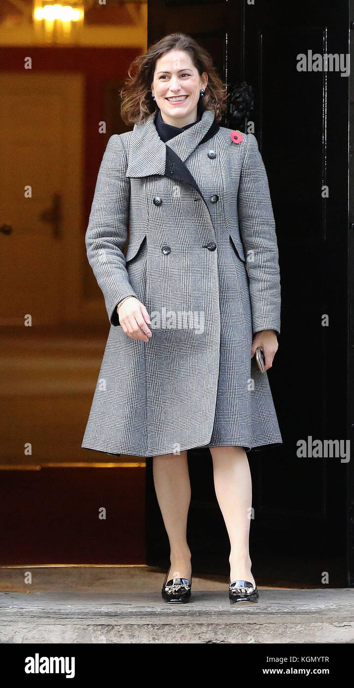 Victoria Atkins verlässt 10 Downing Street, London, nachdem sie nach dem Rücktritt von Priti Patel zum Parlamentarischen Staatssekretär im Innenministerium ernannt wurde. Stockfoto