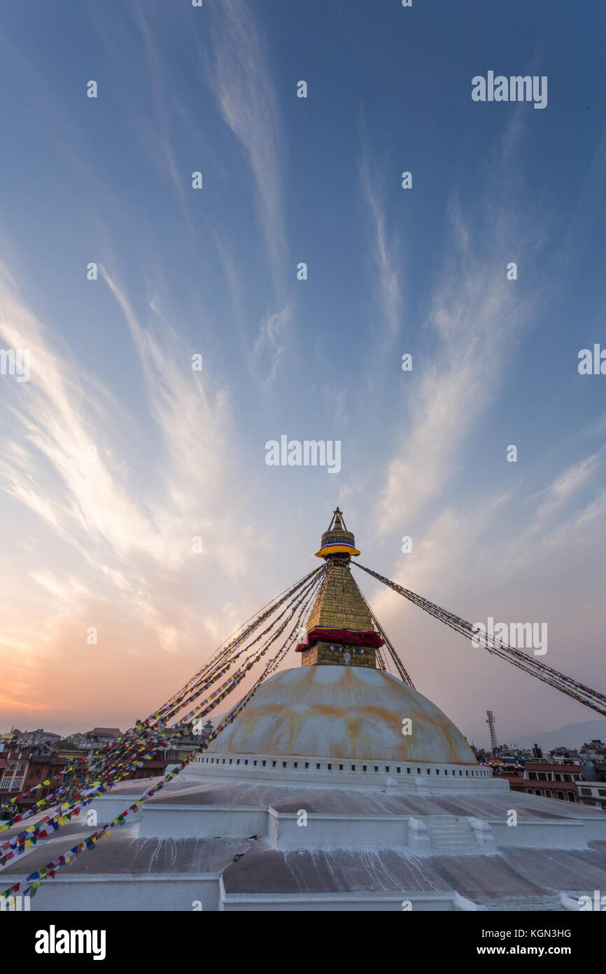 Sonnenuntergang über Boudhanath Stupa im Tal von Katmandu, Nepal Stockfoto