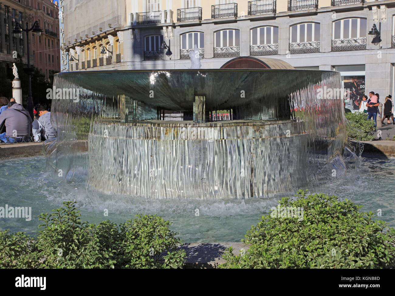 Springbrunnen in der Plaza de La Puerta del Sol, das Stadtzentrum von Madrid, Spanien Stockfoto