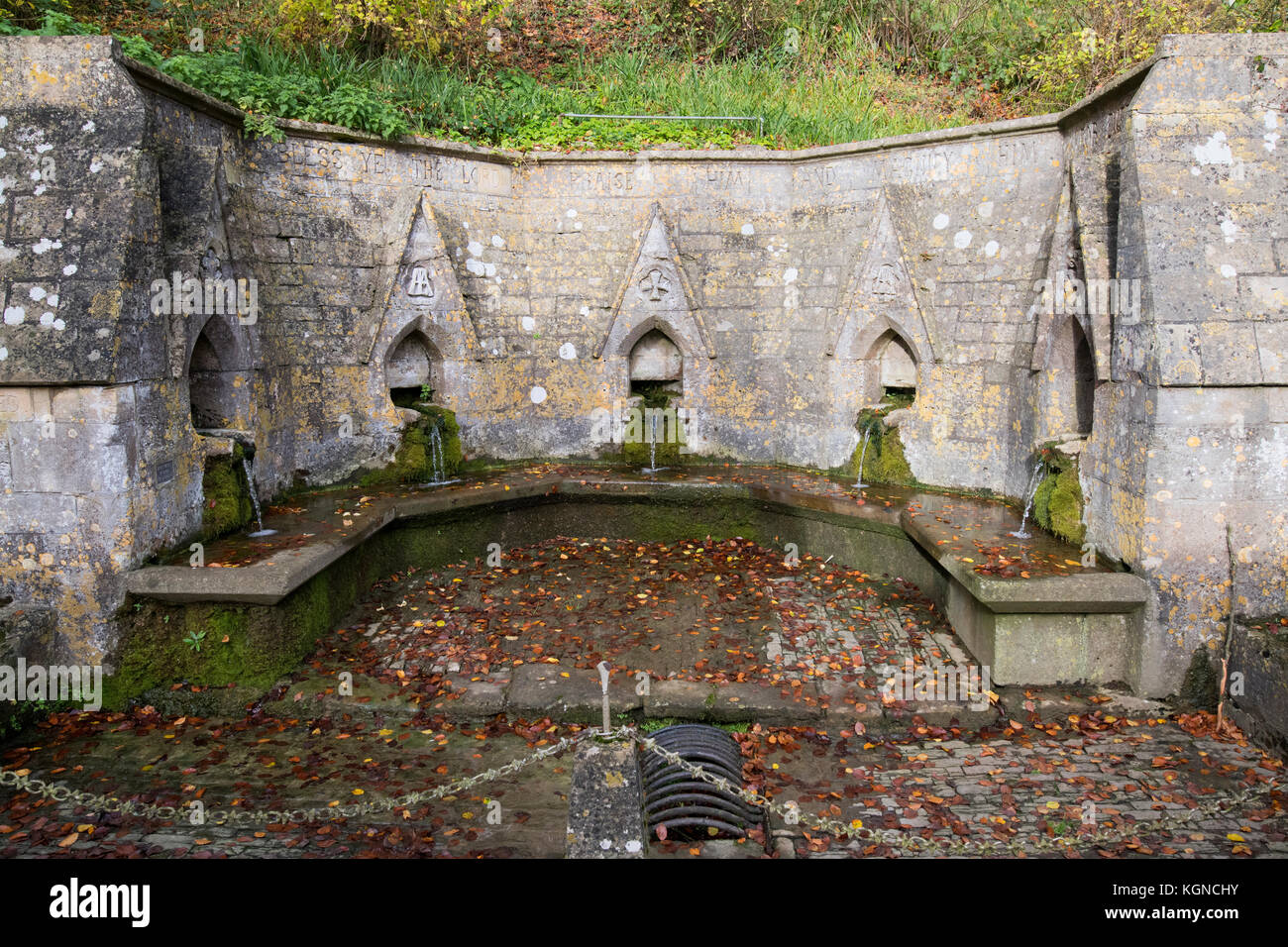 Severn Brunnen im Herbst im Dorf von Bisley, Cotswolds, Gloucestershire, England Stockfoto
