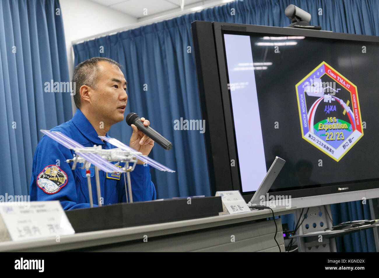 Der japanische Astronaut Soichi Noguchi spricht während einer Pressekonferenz im Büro der Japan Aerospace Exploration Agency (JAXA) in Tokio am 9. November 2017 in Japan. JAXA gab bekannt, dass er ab Ende 2019 an einer sechsmonatigen Mission an Bord der Internationalen Raumstation (ISS) teilnehmen wird, deren Training am 20. November beginnt. Quelle: Rodrigo Reyes Marin/AFLO/Alamy Live News Stockfoto