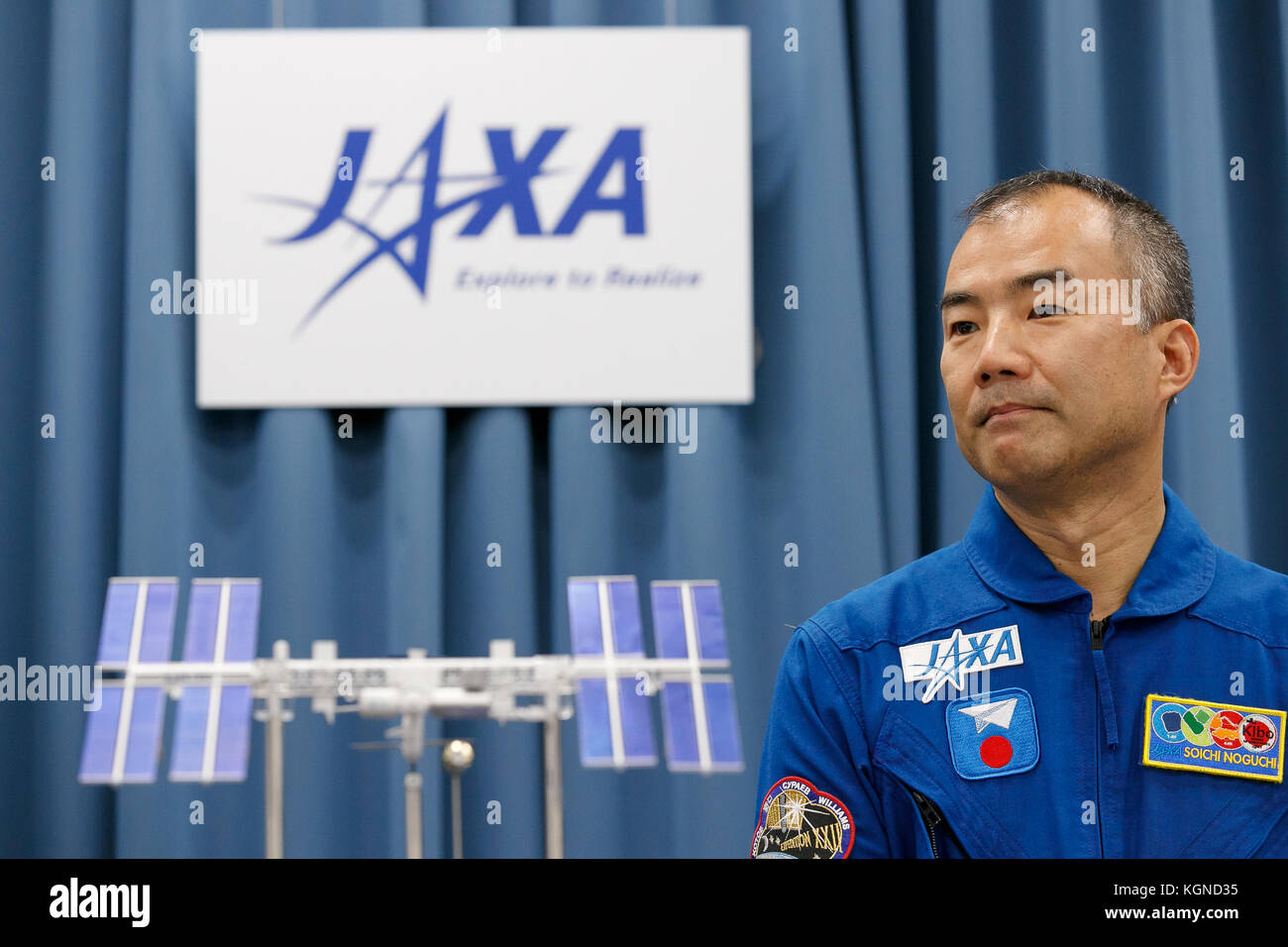 Der japanische Astronaut Soichi Noguchi nimmt am 9. November 2017 an einer Pressekonferenz im Büro der Japan Aerospace Exploration Agency (JAXA) in Tokio Teil. JAXA kündigte an, dass er ab Ende 2019 an einer sechsmonatigen Mission an Bord der Internationalen Raumstation ISS teilnehmen wird, deren Ausbildung am 20. November beginnt. Quelle: Rodrigo Reyes Marin/AFLO/Alamy Live News Stockfoto