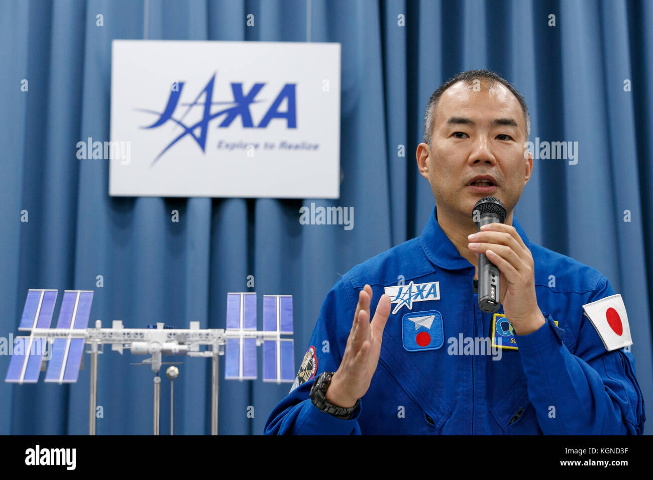 Der japanische Astronaut Soichi Noguchi spricht während einer Pressekonferenz im Büro der Japan Aerospace Exploration Agency (JAXA) in Tokio am 9. November 2017 in Japan. JAXA gab bekannt, dass er ab Ende 2019 an einer sechsmonatigen Mission an Bord der Internationalen Raumstation (ISS) teilnehmen wird, deren Training am 20. November beginnt. Quelle: Rodrigo Reyes Marin/AFLO/Alamy Live News Stockfoto