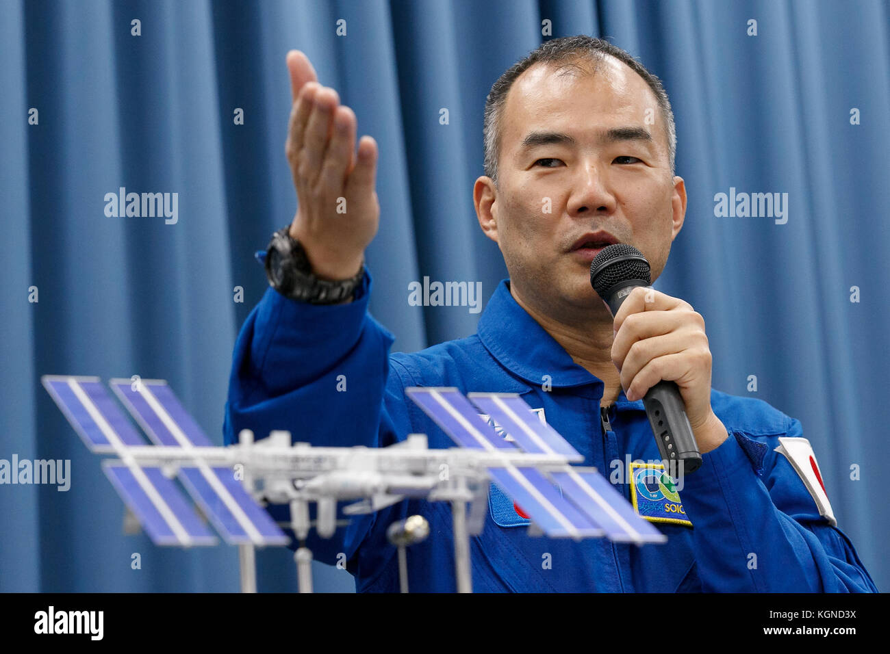 Der japanische Astronaut Soichi Noguchi spricht während einer Pressekonferenz im Büro der Japan Aerospace Exploration Agency (JAXA) in Tokio am 9. November 2017 in Japan. JAXA gab bekannt, dass er ab Ende 2019 an einer sechsmonatigen Mission an Bord der Internationalen Raumstation (ISS) teilnehmen wird, deren Training am 20. November beginnt. Quelle: Rodrigo Reyes Marin/AFLO/Alamy Live News Stockfoto