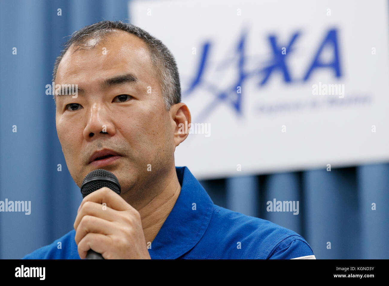 Der japanische Astronaut Soichi Noguchi spricht während einer Pressekonferenz im Büro der Japan Aerospace Exploration Agency (JAXA) in Tokio am 9. November 2017 in Japan. JAXA gab bekannt, dass er ab Ende 2019 an einer sechsmonatigen Mission an Bord der Internationalen Raumstation (ISS) teilnehmen wird, deren Training am 20. November beginnt. Quelle: Rodrigo Reyes Marin/AFLO/Alamy Live News Stockfoto