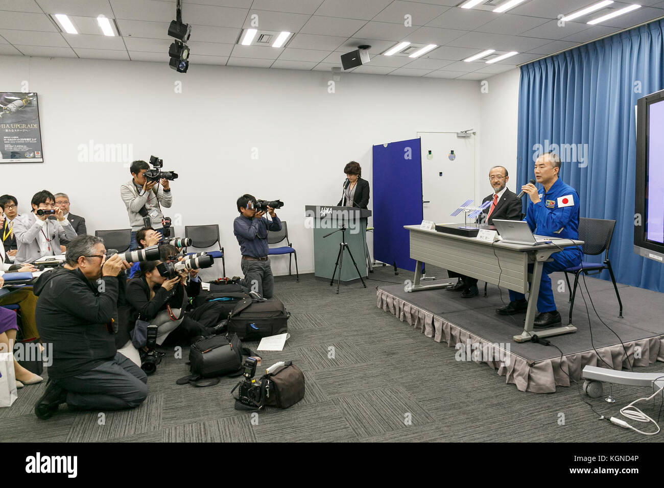 Der japanische Astronaut Soichi Noguchi spricht während einer Pressekonferenz im Büro der Japan Aerospace Exploration Agency (JAXA) in Tokio am 9. November 2017 in Japan. JAXA gab bekannt, dass er ab Ende 2019 an einer sechsmonatigen Mission an Bord der Internationalen Raumstation (ISS) teilnehmen wird, deren Training am 20. November beginnt. Quelle: Rodrigo Reyes Marin/AFLO/Alamy Live News Stockfoto