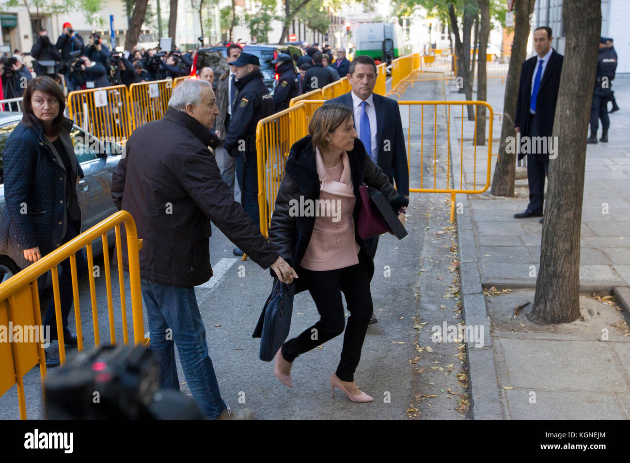 Madrid, Spanien. 09 Nov, 2017. Ex-Sprecher der Katalonien Parlament Carme Forcadell kommt an den Obersten Gerichtshof in Madrid, Spanien, am Donnerstag, 09, November 2017. Credit: Gtres Información más Comuniación auf Linie, S.L./Alamy leben Nachrichten Stockfoto