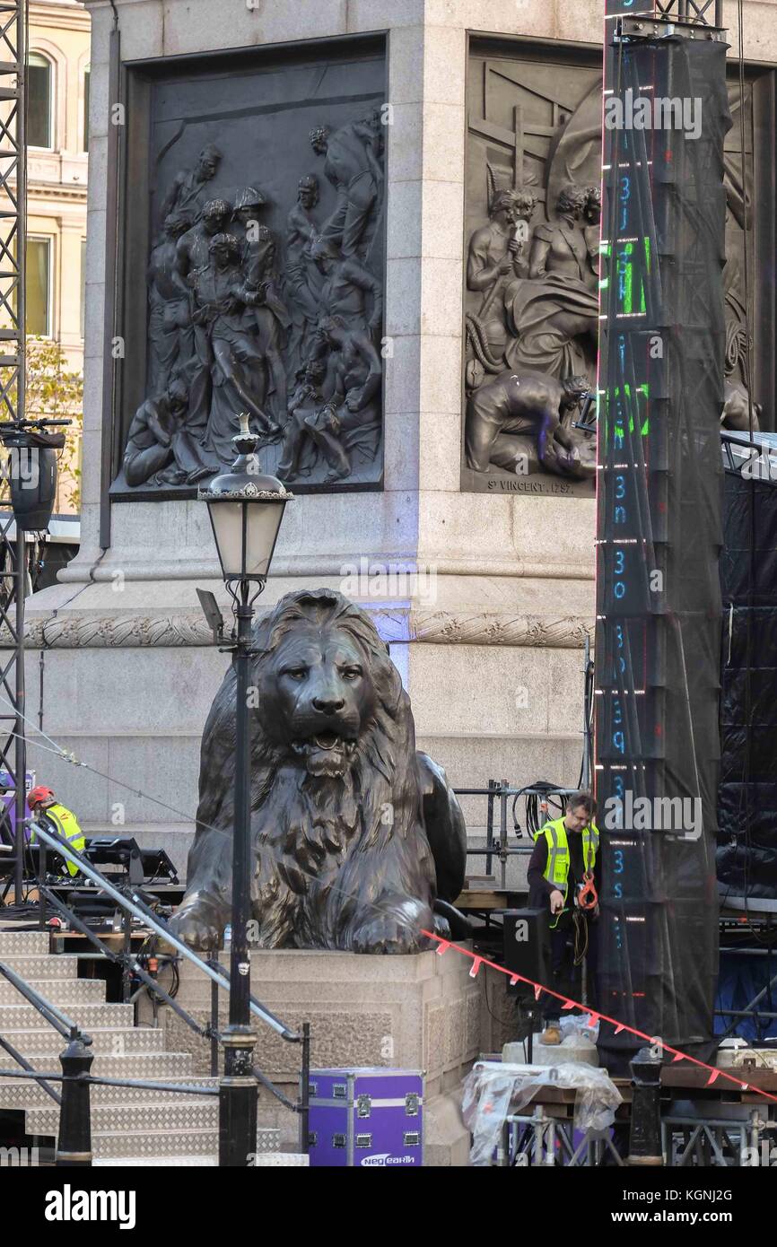 London, 9. Nov 2017. Die Rockgruppe U2-Bühne auf dem Trafalgar Square, wo Sie eingestellt sind ein kostenloses Konzert diesen Samstag zu spielen bereit sind, werden Sie mit Global Icon Award ist ein MTV EMA vorgelegt werden. : Credit: Claire Doherty/Alamy leben Nachrichten Stockfoto