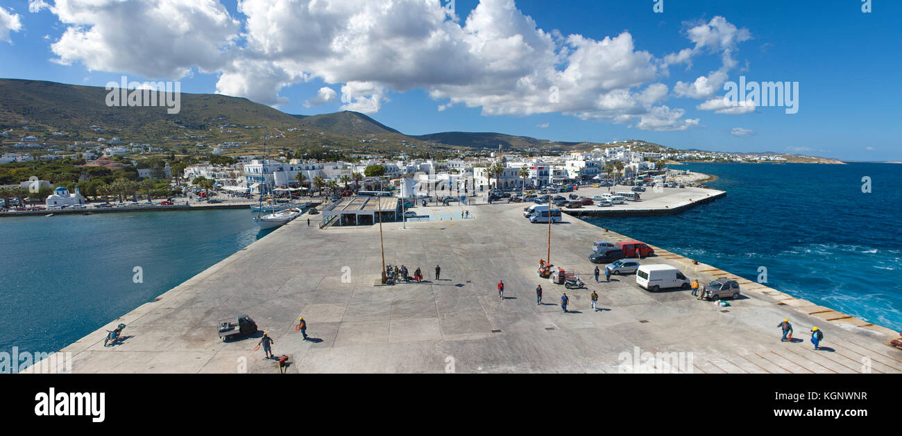 Ferry Pier von Parikia, Paros, Kykladen, Ägäis, Griechenland Stockfoto