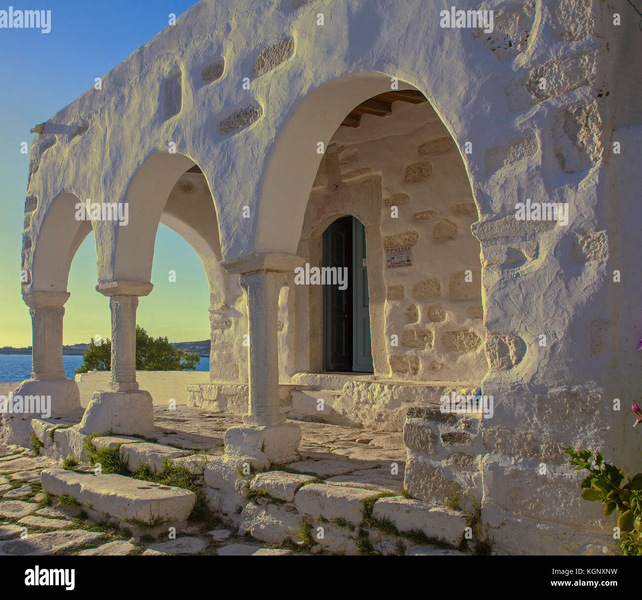 Die alte Kirche von Agia Eleni im sanften Abendlicht, Castro, Parikia, Paros, Kykladen, Griechenland, Mittelmeer, Europa Stockfoto