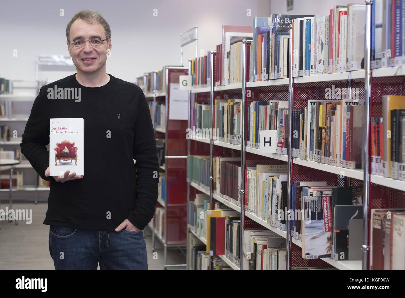 Der deutsche Schriftsteller David Safier posiert bei der Vorstellung seines neuesten Romans 'Y Colorin colorado... TU' (Trans: Und alle lebten glücklich, je nach... Sie) in Madrid, Spanien. Mit: David Safier wo: Madrid, Gemeinde Madrid, Spanien Wann: 09 Okt 2017 Quelle: Oscar Gonzalez/WENN.com Stockfoto