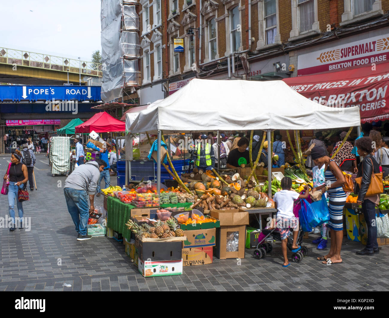 Brixton Market an der Electric Avenue n Brixton - einer der lebendigsten und multikulturellsten Teile Londons Stockfoto