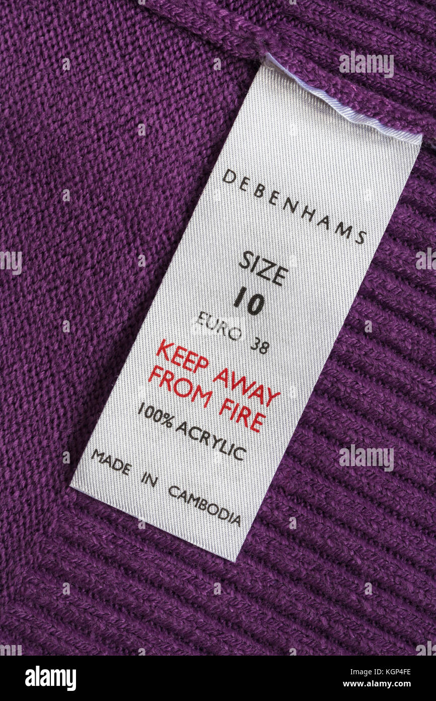 In der Nähe von Feuer, aus 100% Polyacryl Label in der debenhams Frau Lila Lila top in Kambodscha Gr. 10 Stockfoto
