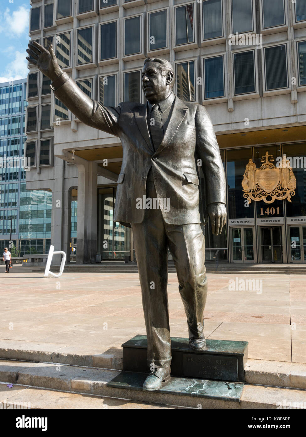 Die umstrittene Statue der ehemalige Bürgermeister und Polizeichef Frank Rizzo außerhalb der kommunalen Gebäude, Philadelphia, PA, USA. Stockfoto