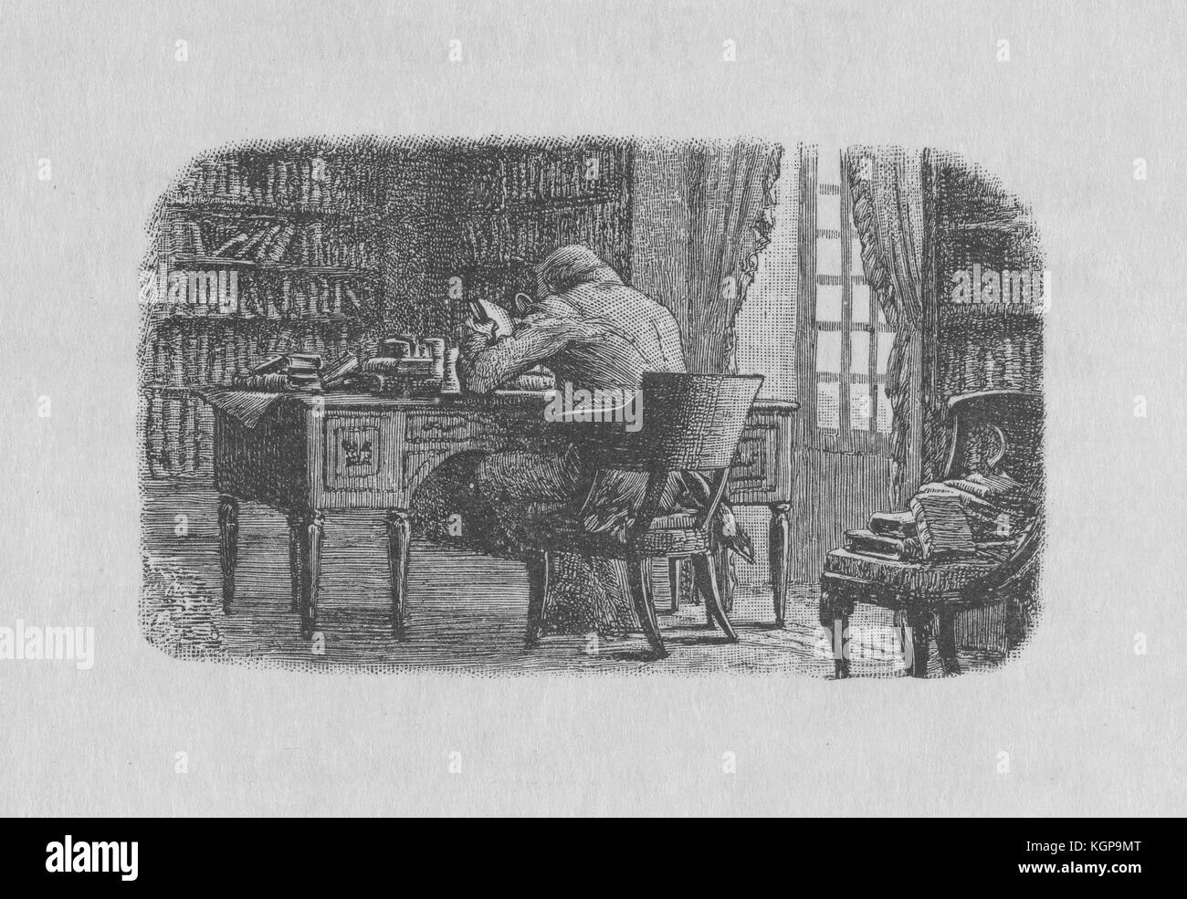 Gravur eines Mannes in einem dunklen Arbeitszimmer, gebeugt über einem Tisch und mit einer Lupe ein seltenes Buch zu untersuchen, mit Haufen von Büchern auf den Stühlen und Regalen um ihn herum, 1900. Stockfoto