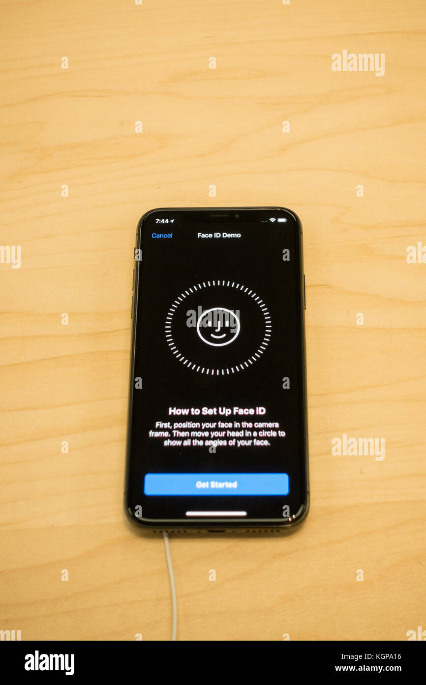 Face id Setup auf einem neuen Iphone x Stockfoto