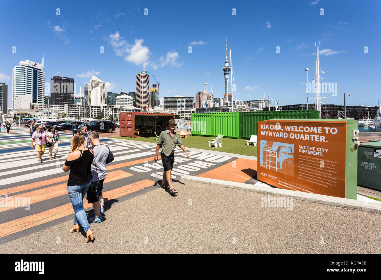 Auckland, Neuseeland - 22. Februar 2017: Die Menschen in den Wynyard Viertel entfernt, Auckland's neueste und tendy waterfront Neighborhood in Neuseeland lar Stockfoto