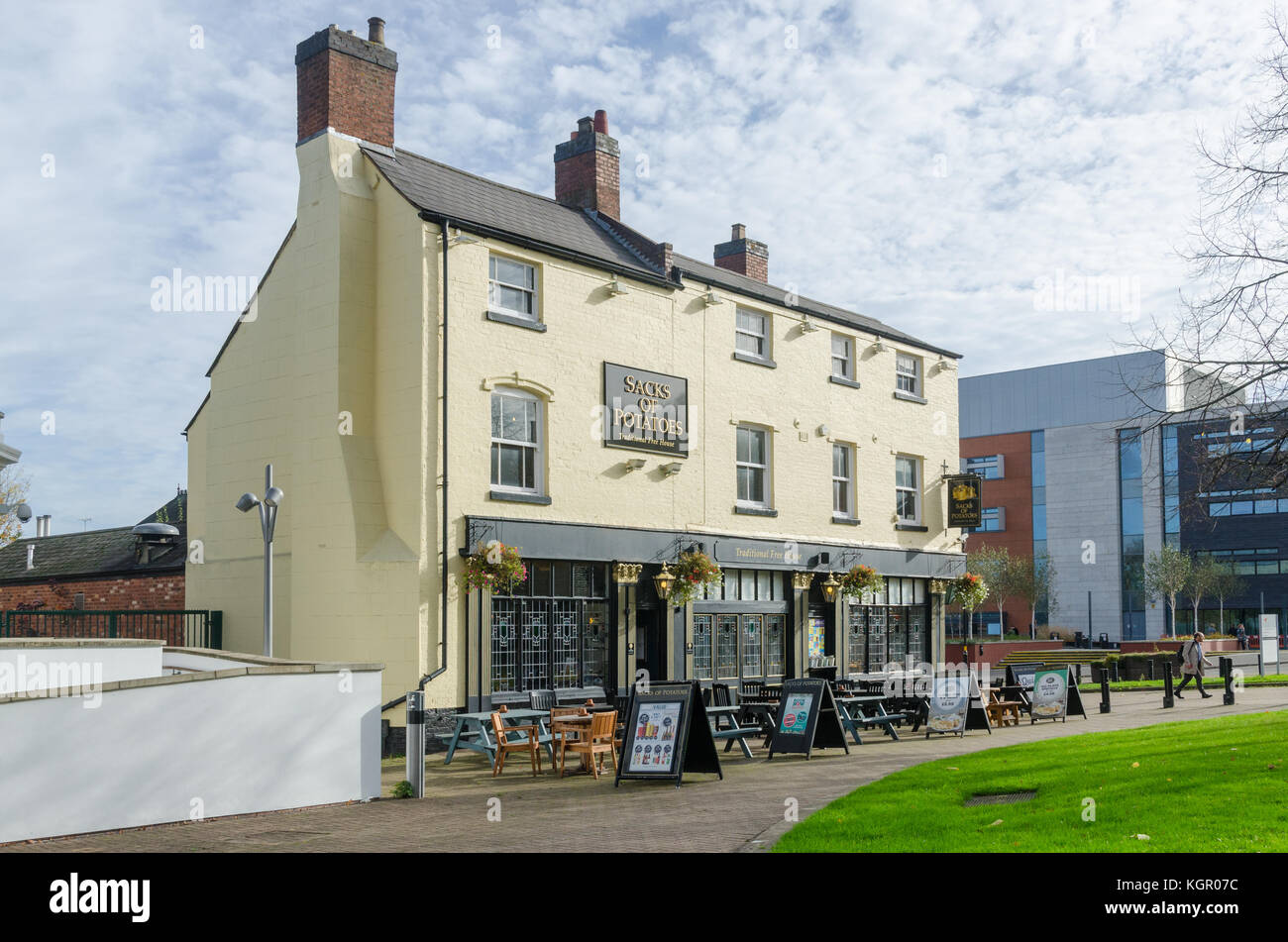 Sack Kartoffeln studentische Kneipe an der Aston University Campus in Birmingham Stockfoto