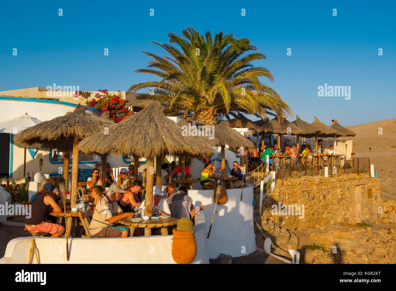 Strandrestaurant. Strand Punta de Papagayo, Playa Blanca. Lanzarote Island. Kanarische Inseln Spanien. Europa Stockfoto