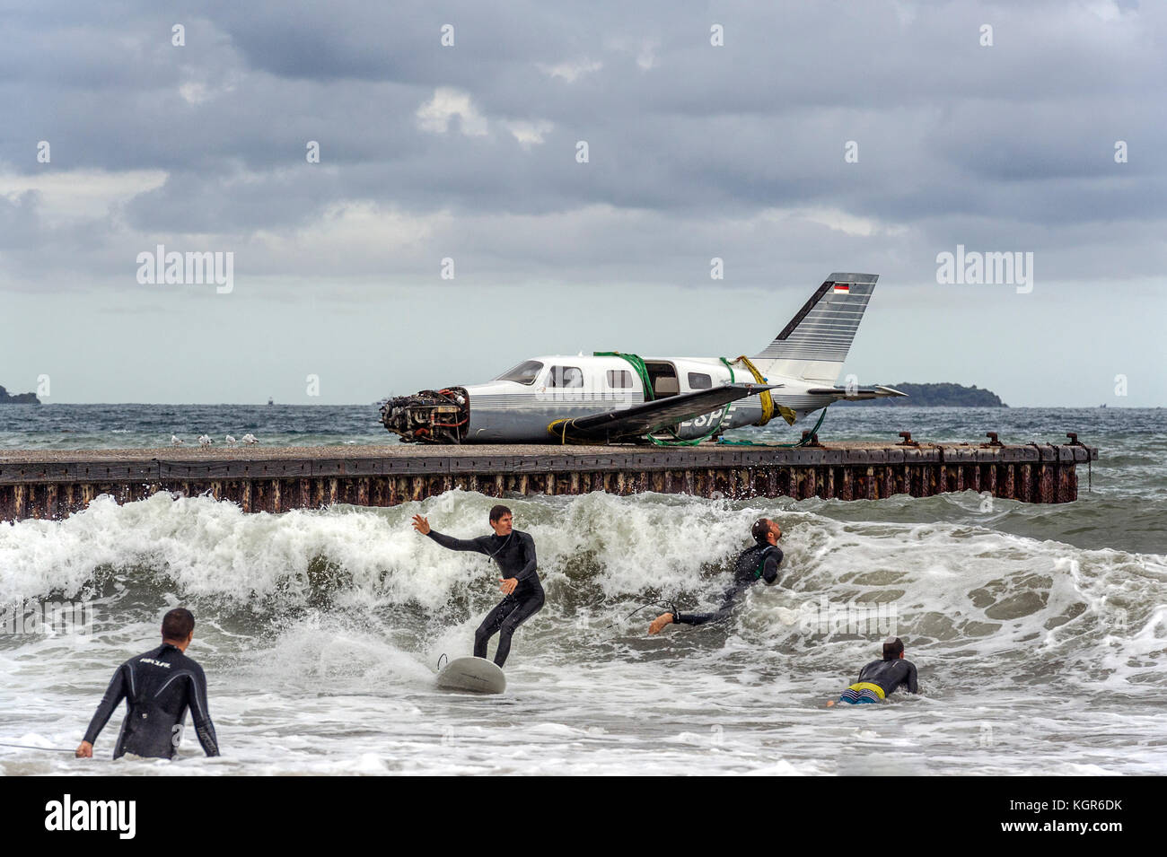 Alpes-Maritimes (06), Cannes. après une panne de moteur peu de temps après le décollage, un avion a atterri à une centaine de mètres de la Rive avant Stockfoto