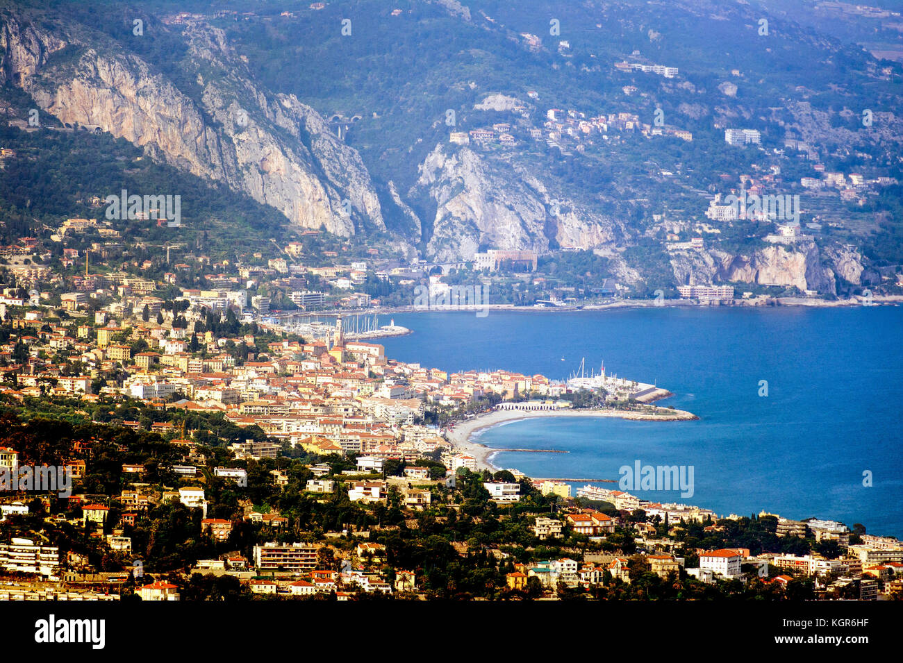 Alpes-Maritimes (06), Menton. La baie de Menton et la vieille ville // Frankreich. Die Bucht von Menton und die Altstadt Stockfoto