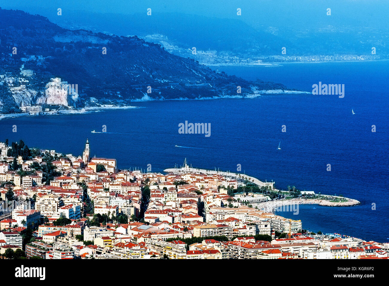 Alpes-Maritimes (06), Menton. La baie de Menton et la vieille ville // Frankreich. Die Bucht von Menton und die Altstadt Stockfoto