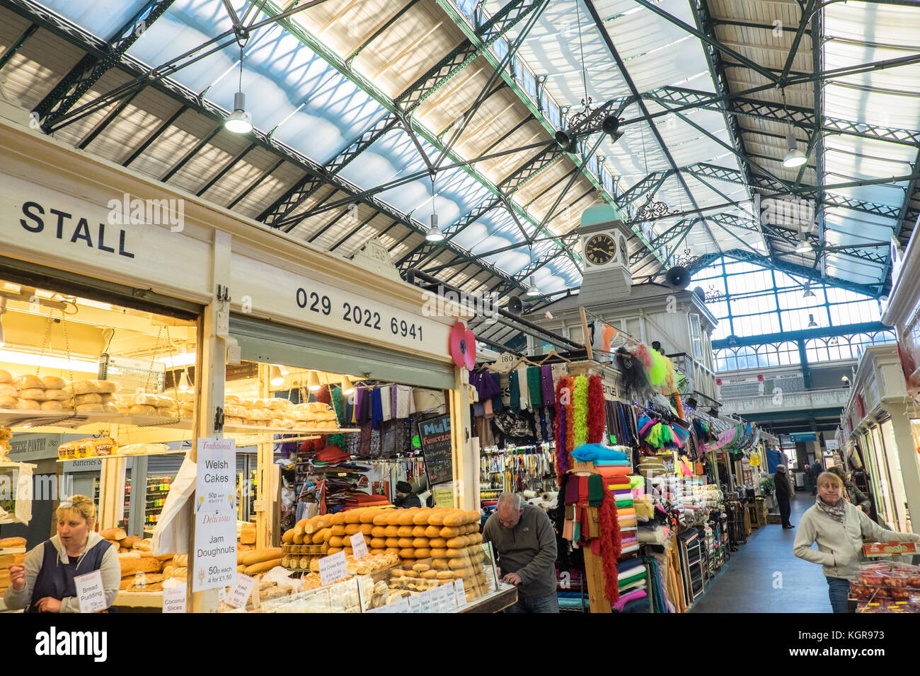 Innere, Innen, Cardiff Cardiff Central Market, Markt, historischen, iconic, Vintage, Indoor, Einkaufen, Einzelhandel, Arcade, Mitte, Zentrum, der, Cardiff, Hauptstadt, Wales, Großbritannien Stockfoto