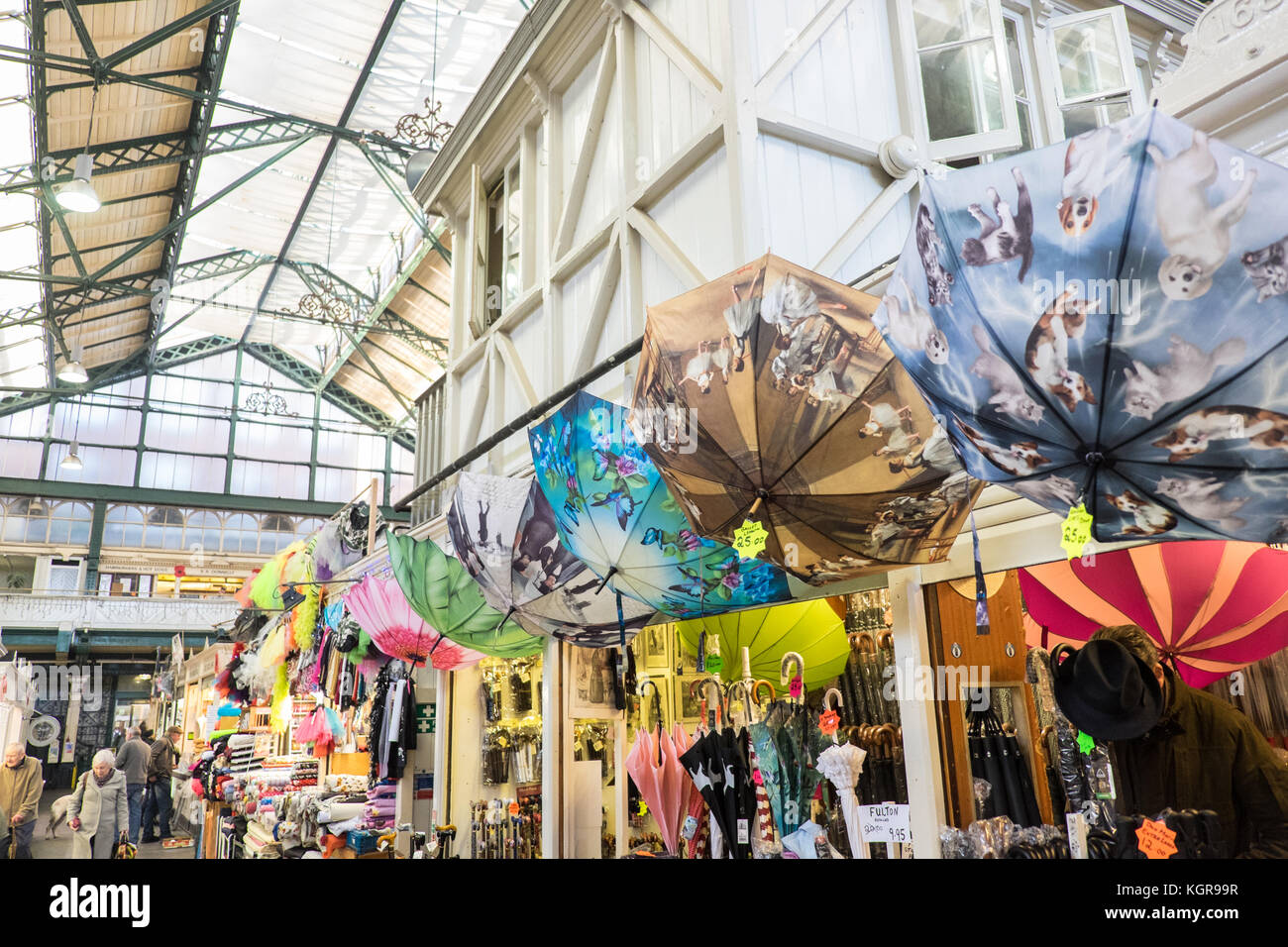 Innere, Innen, Cardiff Cardiff Central Market, Markt, historischen, iconic, Vintage, Indoor, Einkaufen, Einzelhandel, Arcade, Mitte, Zentrum, der, Cardiff, Hauptstadt, Wales, Großbritannien Stockfoto