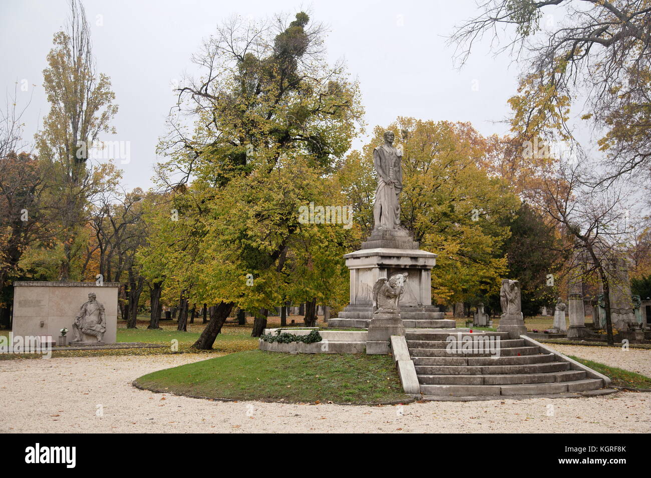 Kerepesi Friedhof (Kerepesi temető úti oder Kerepesi temető, offizieller Name: Fiumei úti Nemzeti sírkert, d. h. 'Fiume Straße nationalen Friedhof') - Skulptur Stockfoto