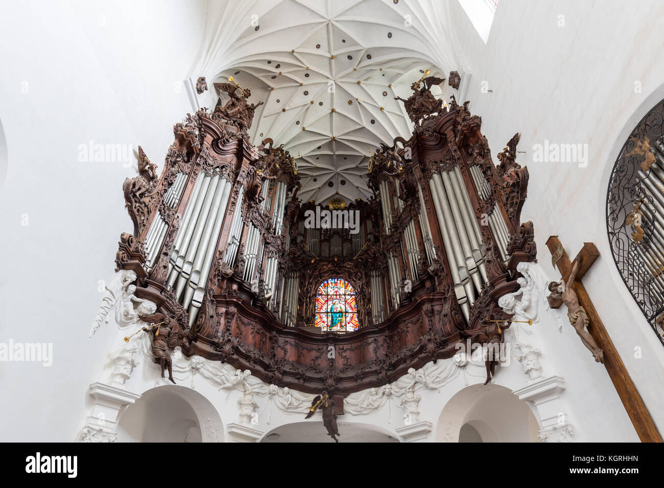 Große Orgel an der oliwa Oliwa archcathedral in Danzig, Polen, gesehen von unten. Stockfoto