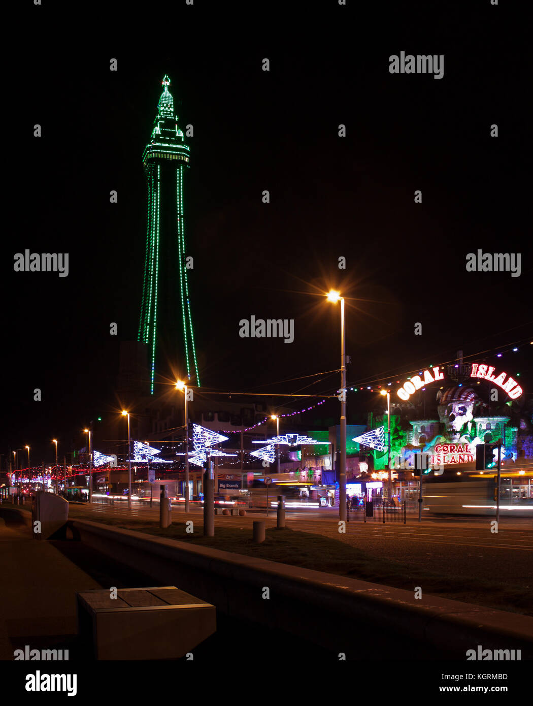Der grüne Turm während Blackpool Illuminations Stockfoto