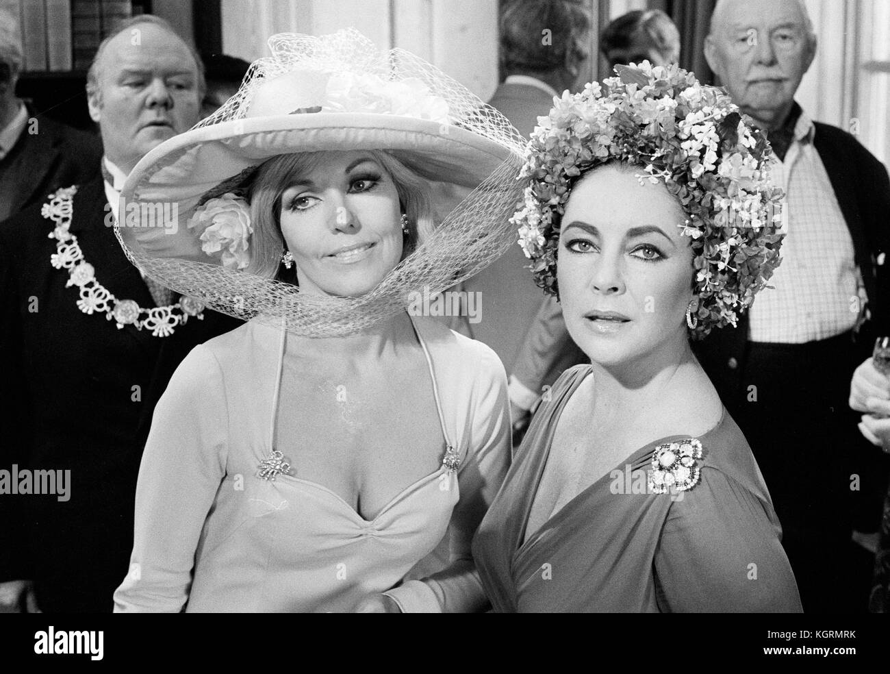 Der Spiegel knacken würde (1980) Elizabeth Taylor, Kim Novak Datum: 1980 Stockfoto