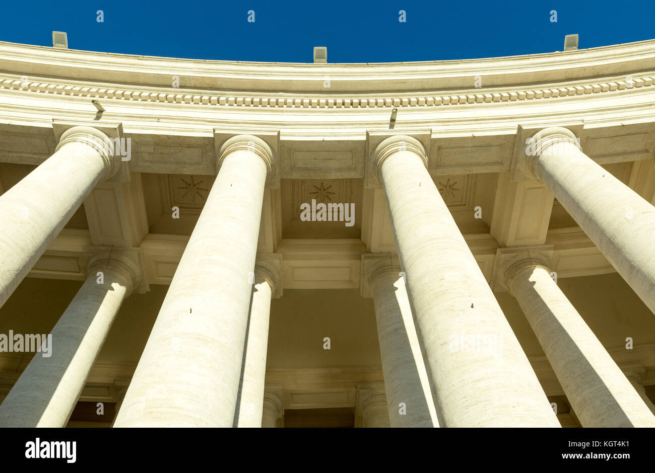 Quadratische säulen -Fotos und -Bildmaterial in hoher Auflösung – Alamy