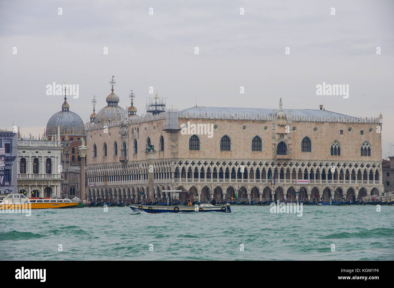 Dogenpalast (Palazzo Ducale) aussen auf der Piazza San Marco in Venedig, Italien Stockfoto