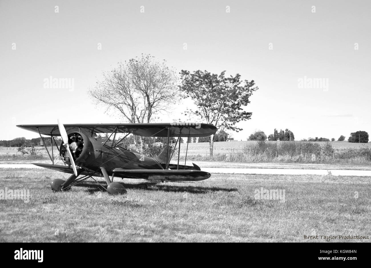 1930 offenen Cockpit Doppeldecker auf einen Fall am Nachmittag Stockfoto