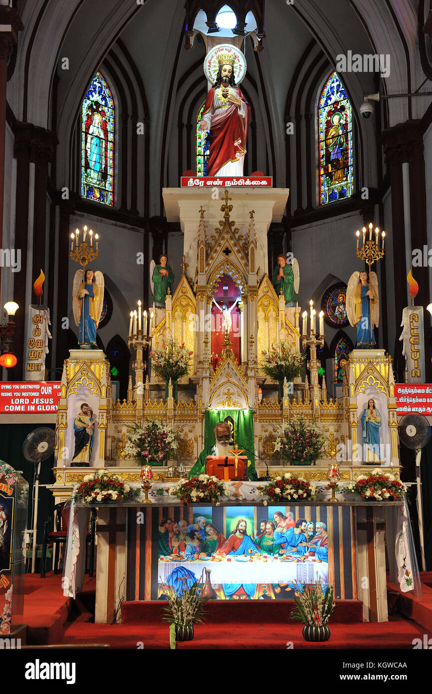 PONDICHERRY, INDIEN - November 2017: Sonntag morgen in der Basilika des heiligsten Herzens Jesu Stockfoto