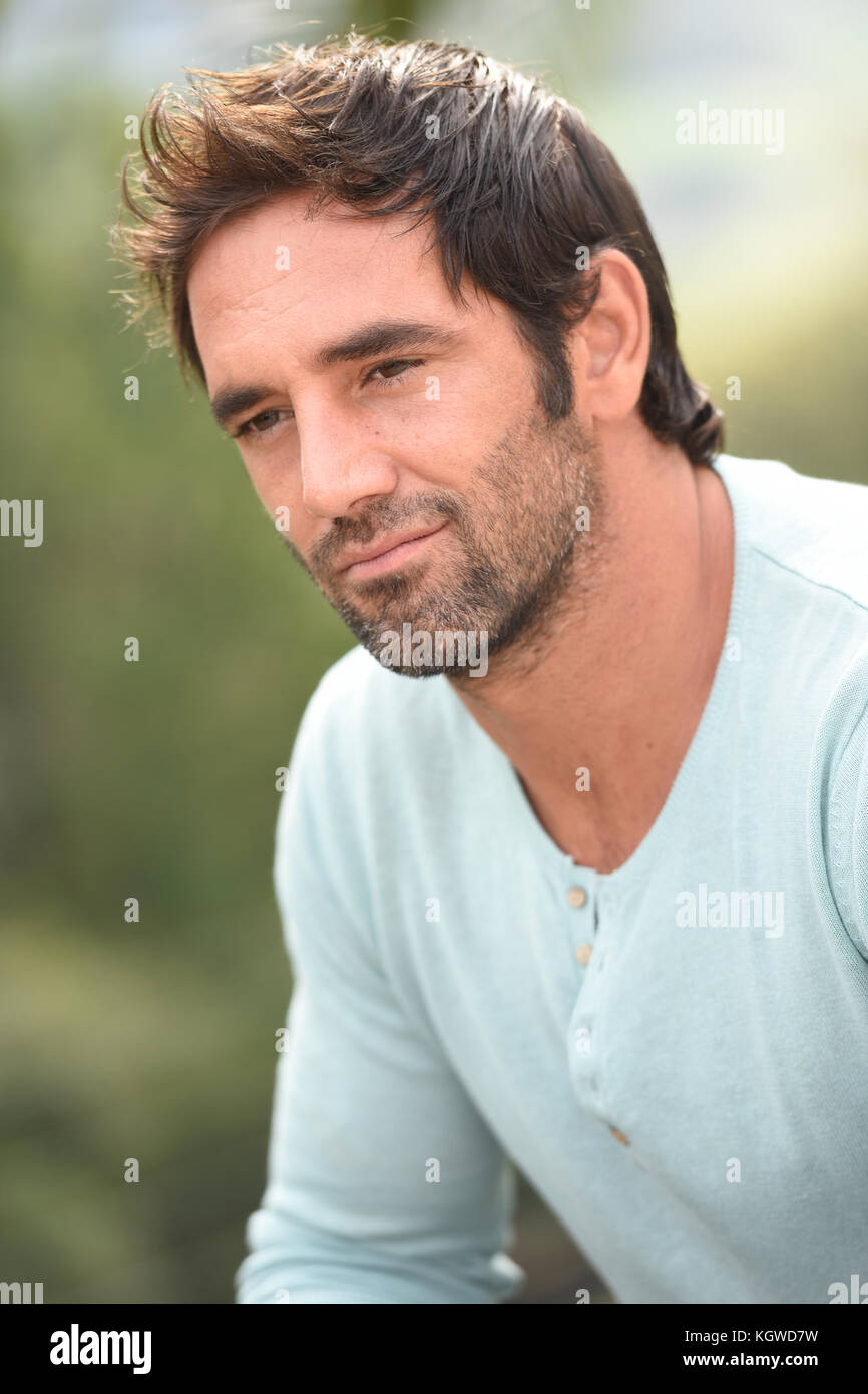 Portrait von lateinischen hübscher Kerl Stockfoto
