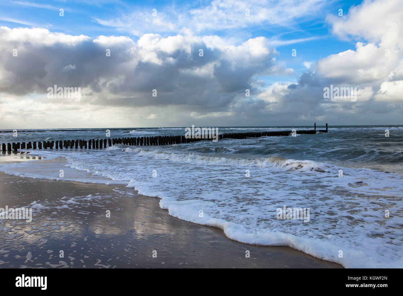 Niederlande, Zeeland, am Strand zwischen Oostkapelle und Domburg auf der Halbinsel Walcheren, groins. Niederlande, Zeeland, am Strand zwischen Oostk Stockfoto