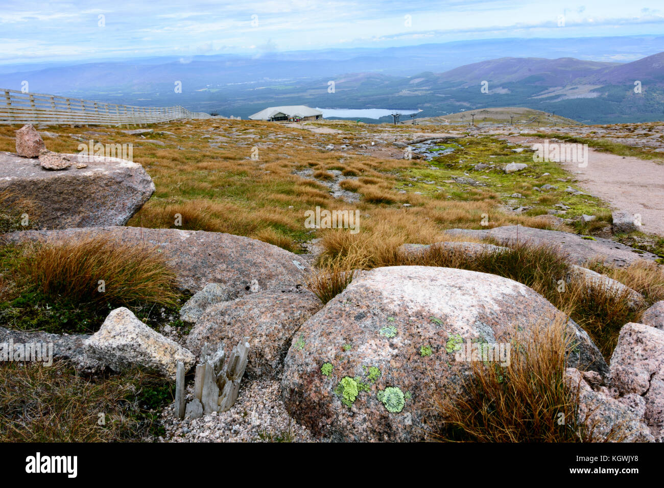 Sommer Blick vom Cairn Gorm Mountain Summit in die Cairngorm National Park, Schottland Stockfoto
