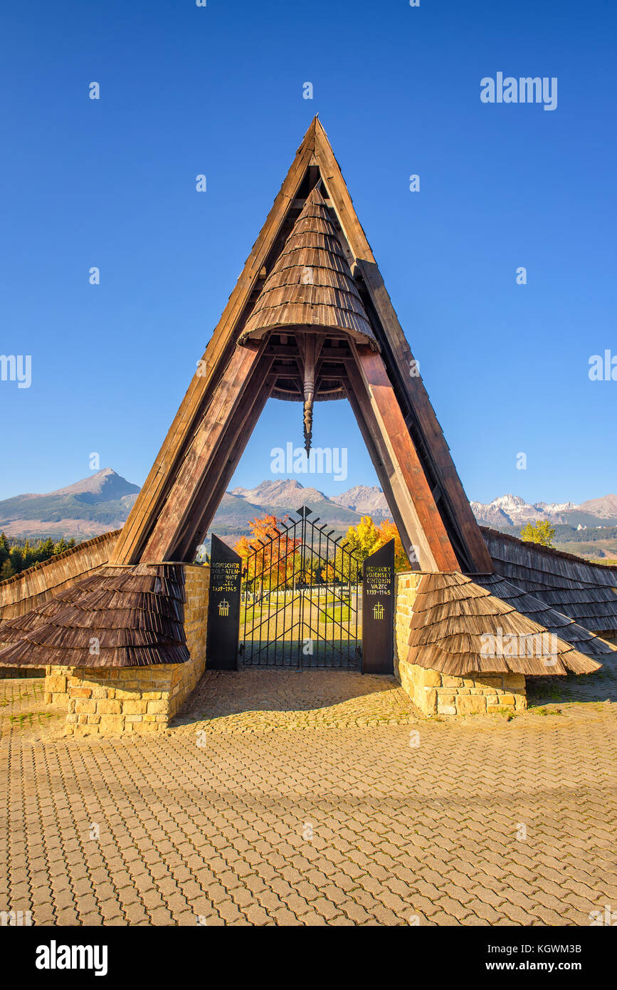 Tor des deutschen Soldatenfriedhofes in der Slowakei Stockfoto