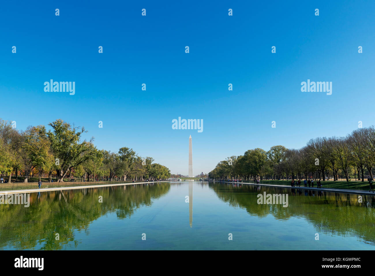 Das Washington Monument und einen reflektierenden Pool aus dem Lincoln Memorial, Washington DC, USA Stockfoto